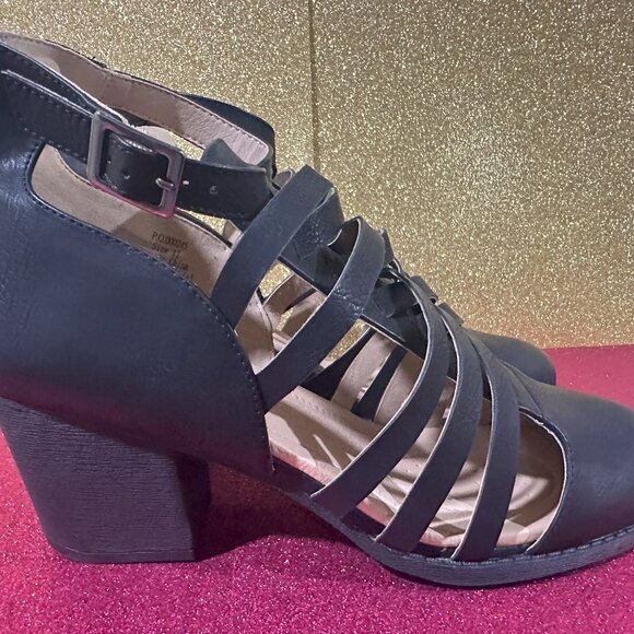 JG Sandal - Picture 1 of 3